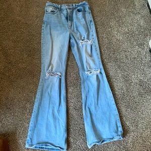 Women’s Levi’s jeans.